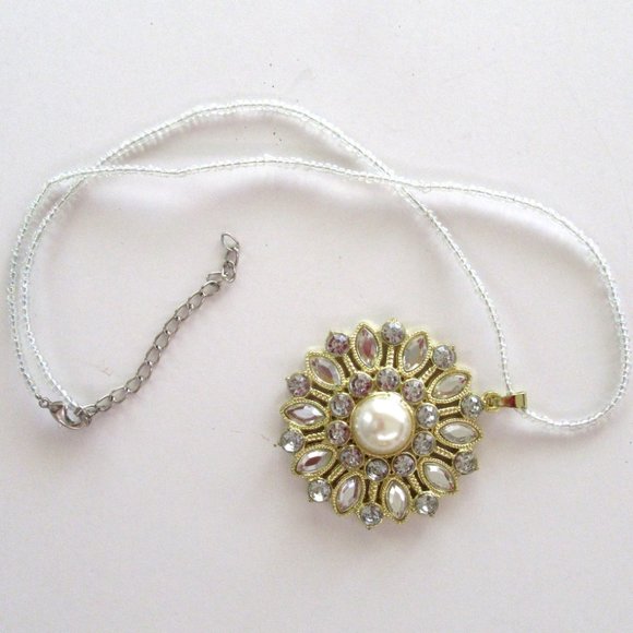 Pearl & rhinestone snowflake pendant necklace - Picture 8 of 9